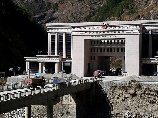 The latest scene of transportation in Gyirong port