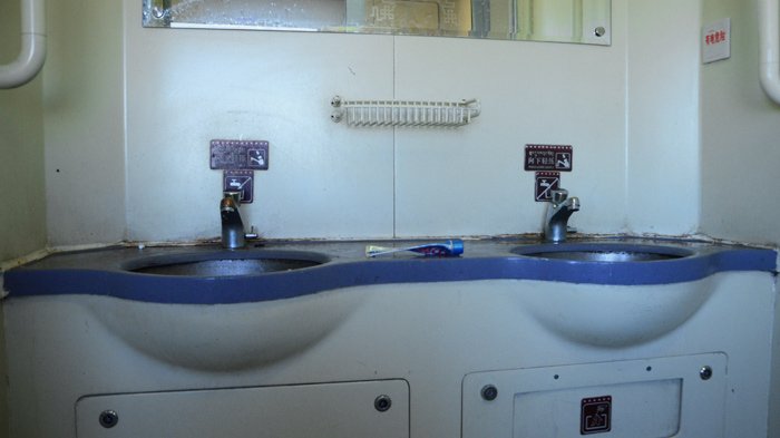 public sink area in qinghai-tibet train