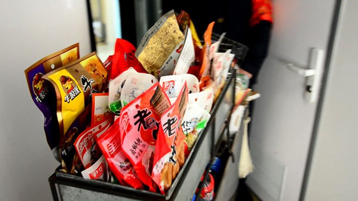 Snack trolley on Tibet train