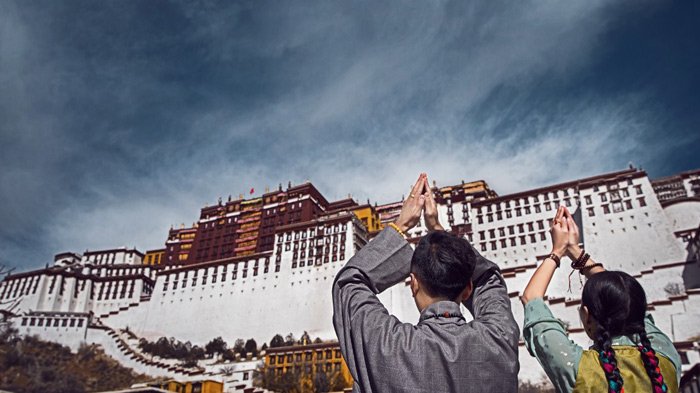 tibetan couple in Lhasa