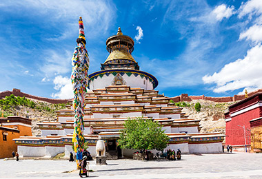 Visit the famous Pelkor Monastery and Gyantse Kumbum