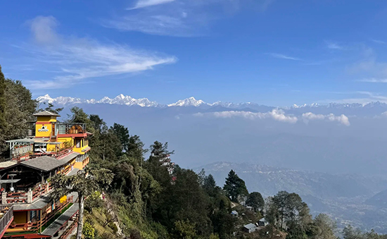 Enjoy the Himalayas in Nagarkor， Nepal