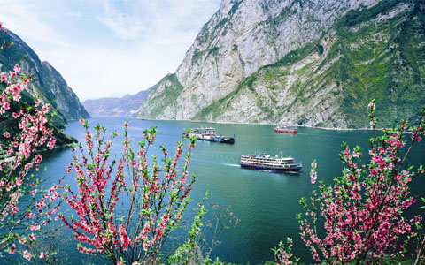 15 Days London Beijing Xian Lhasa Chongqing Yichang Shanghai Tour with Yangtze River Cruise