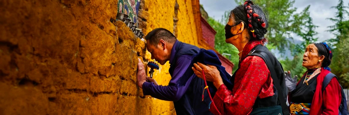 6 Days Moscow Chengdu Lhasa Tour by Flight 6 Days Moscow Chengdu Lhasa Tour by Flight