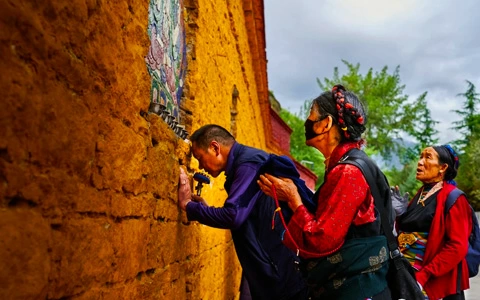 6 Days Moscow Chengdu Lhasa Tour by Flight