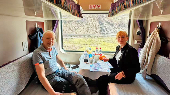 enjoy Tibet train journey from Xining to Lhasa