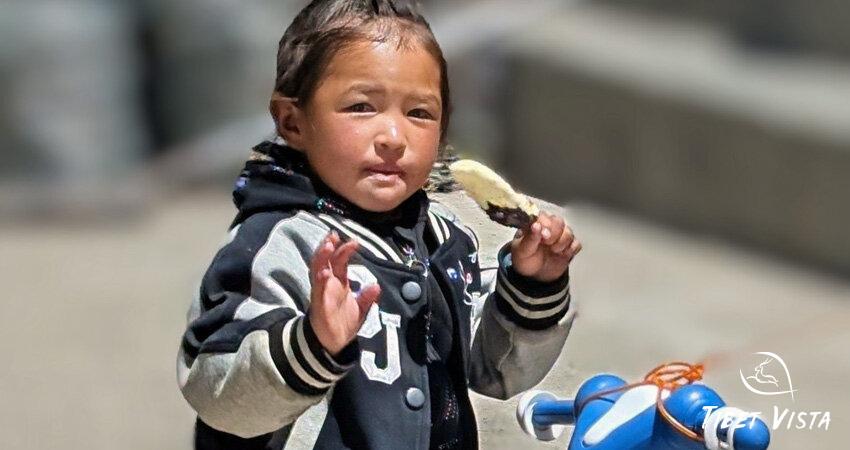 The adorable Tibetan girl I met in Lhasa