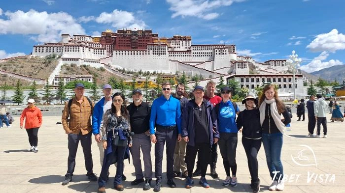 Adapt to the altitude in Lhasa and visit Potala Palace
