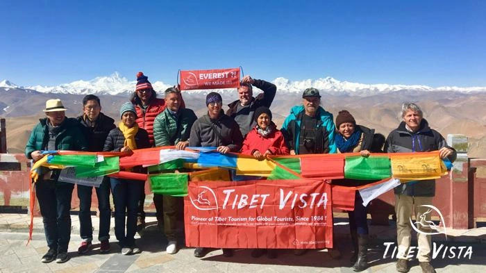our guests took photos at gawula pass in tibet