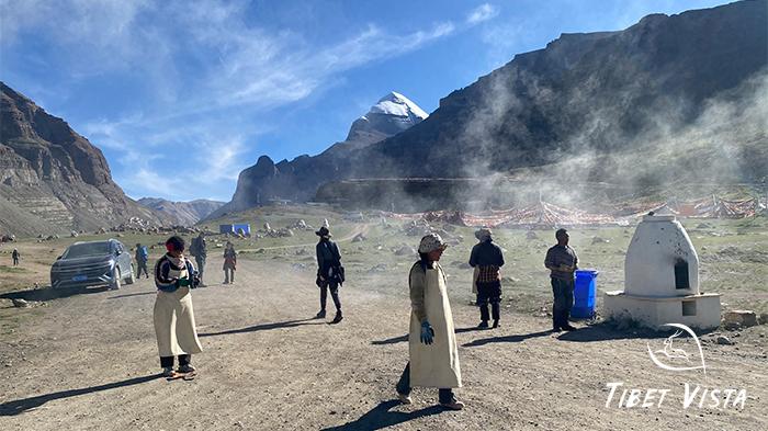 Mt.Kailash Local Devotees
