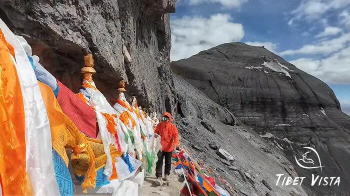 13 Golden Chortens