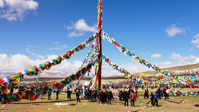 A new prayer flagpole is erected at Tarboche during the Saga Dawa festival