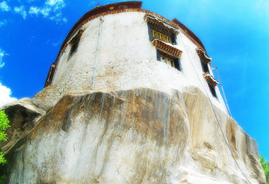 Cliff-side Pabonka Palace, 15km away from Lhasa city