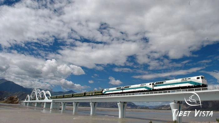 Qianghai-Tibet Railway train via Lhasa River