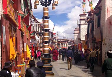 Tourists can do kora (circling the Barkhor street) with pilgrims and locals and buy the souvenirs.