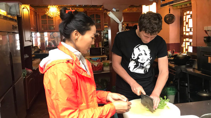 Cook Tibetan food at Tromsikhang Market