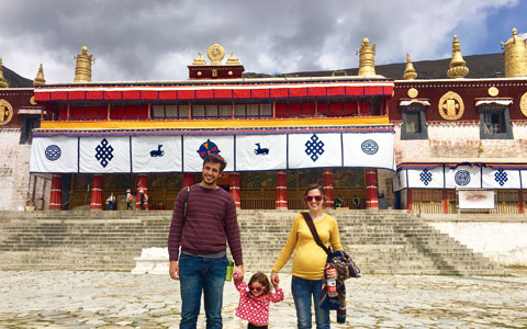 Drepung Monastery Kora: one-day scenic hiking around Drepung Monastery with Tibetan pilgrims