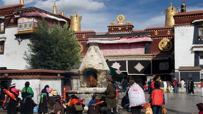 Jokhang-Temple Entrance