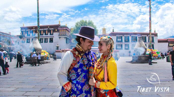 Our guests dress in traditional Tibetan clothes