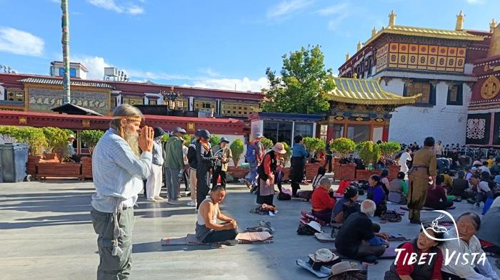 Our guests pilgrimage in Jokhang Temple