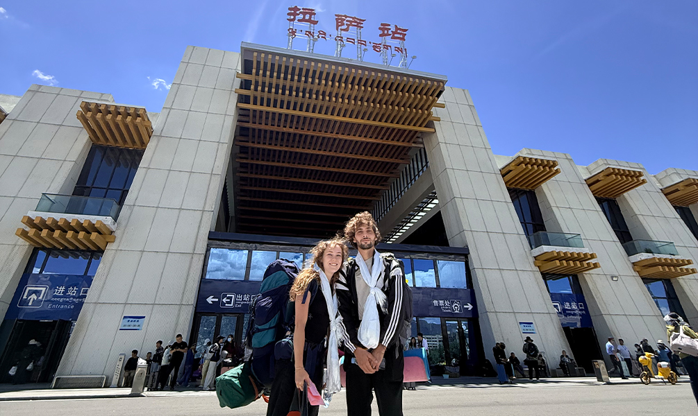arrive lhasa railway station