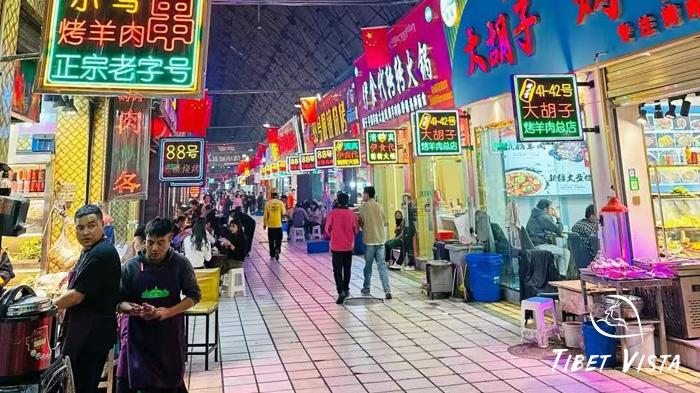 Tianhai Night Market is the largest and busiest night market in Lhasa