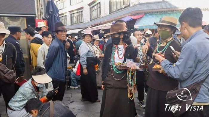 Tibetans with jewelry and antiques are looking for someone who appreciates their value