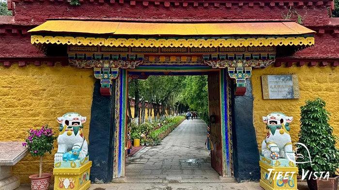 Gate to Takten Mingyur Potrang