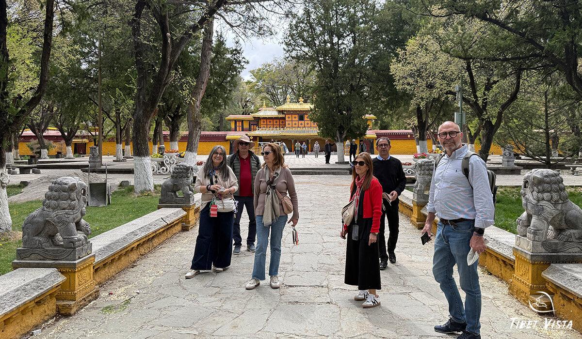 Norbulingka Tour Photos