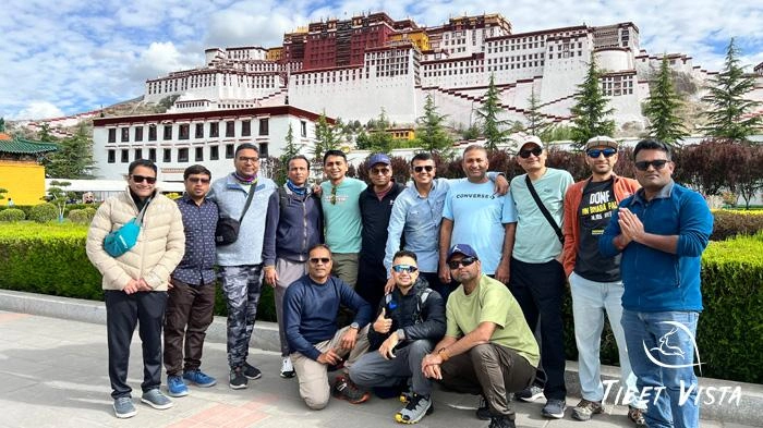 Our guests took photos with the Potala Palace