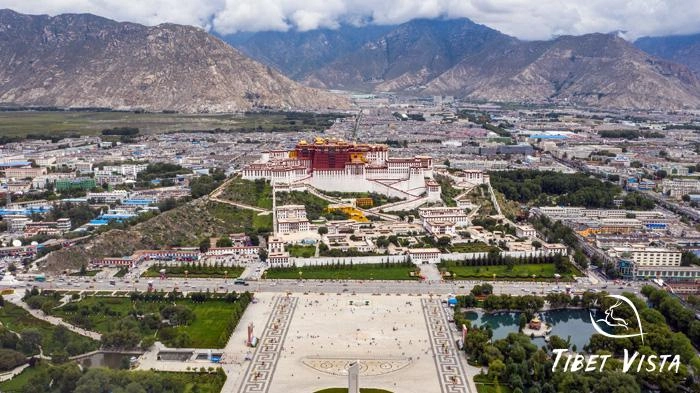 The Potala Palace on the Red Hill is the highest place in the Lhasa Valley