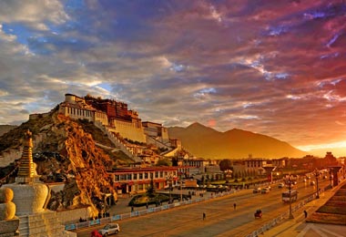 Get up early to shoot the great Potala Palace at sunrise.