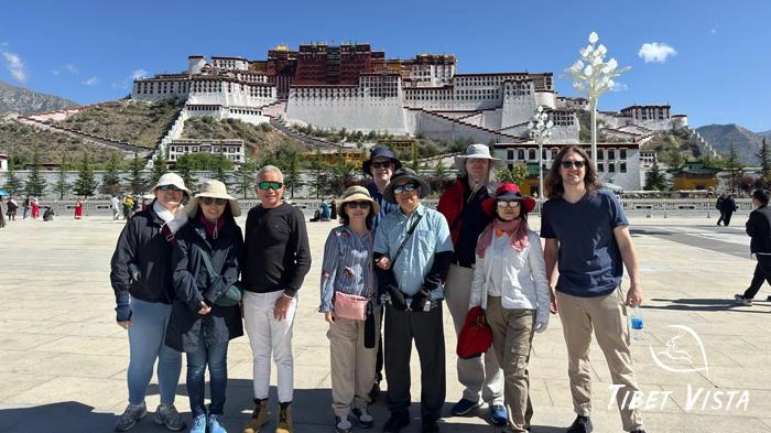 Our guests take photos with the Potala Palace at Potala Palace Square in Lhasa