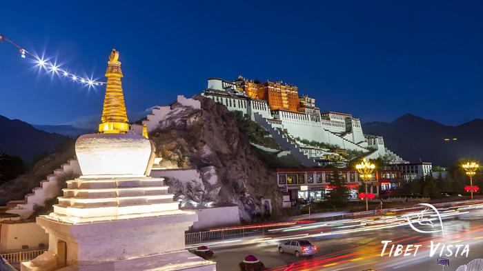 Enjoy night view of Potala Palace in the Chakpori Hill