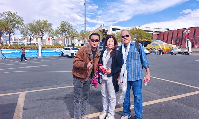 Tour guide welcoming tourists at the station square