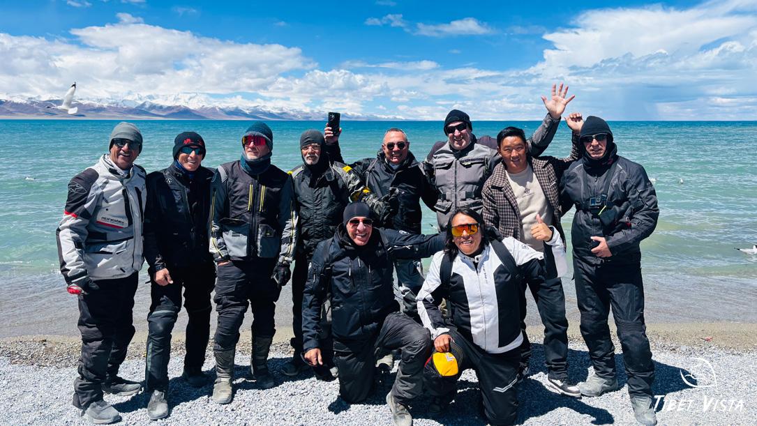 motorbike cyclists vist heavenly namtso lake