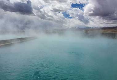 Yangpachen is famous for its geothermal scenery