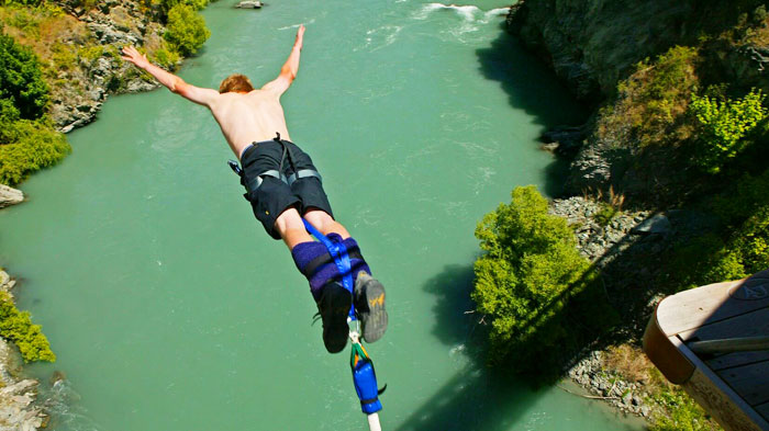  Bungee Jumping 