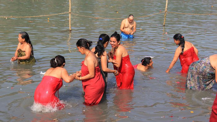 Bathing in the holy Bagmati River