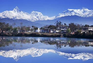 You can also see the wonderful Annapurna panorama forms a superb backdrop to Pokhara from the lake.