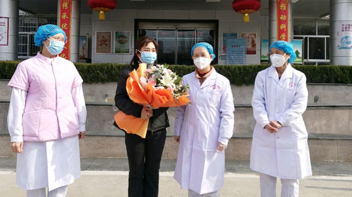 Newly-recovered patient left the hospital with flowers and best wishes