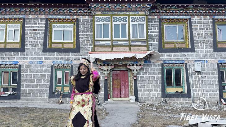 Try on Gongbu Tibetan dress