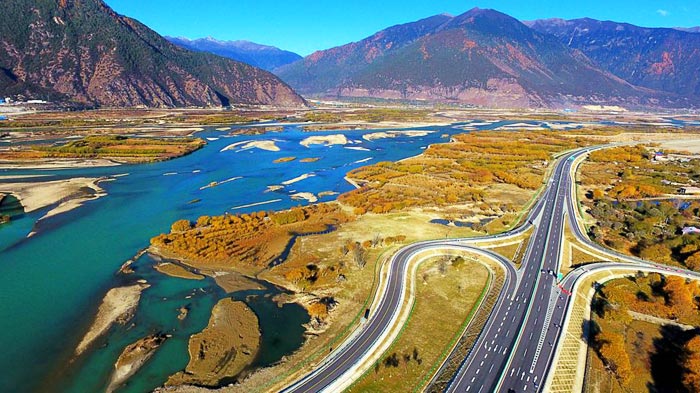 Lhasa Nyingchi Expressway