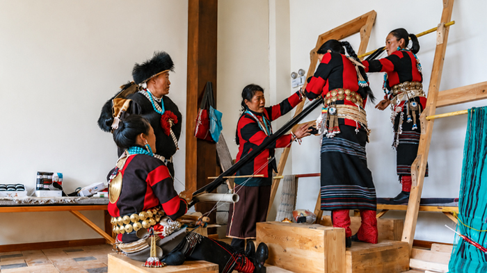 Lhoba weaving