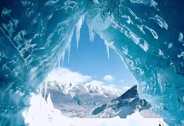 The stunning ice cave of Laigu glacier