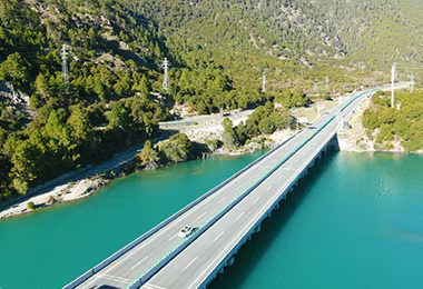 The scenic drive from Lhasa to Nyingchi
