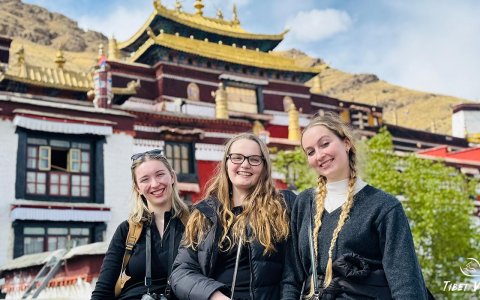 Traveler photo: The three of us came to the Jokhang Temple in the old urban area of Lhasa for the first time. (April 2025)