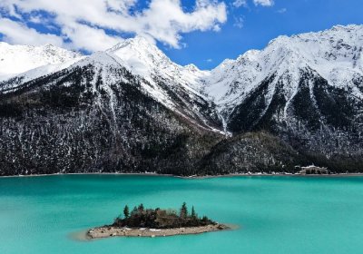 Traveler photo: The blue water of Basumtso lake in Nyingchi, one of the holy lakes in eastern Tibet. (April 2026)	