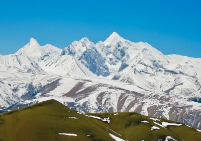 Traveler photo: Early spring, from late March to April, is a great time to explore Tibet with clear mountain view and cloudless blue sky. (April 2026)	