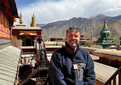 Traveler photo: In the temple, the guest wears a natural smile—no restraint, just warmth like the plateau sunshine. (April 2026)